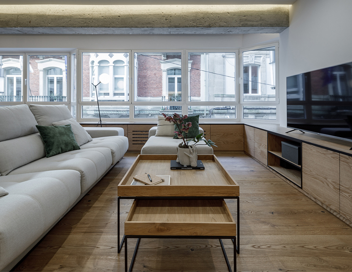 In the renovation of this house in Pontevedra, our Fibracolour Natur Oak materials and Soft Gray melamine have been used in different rooms of the house.